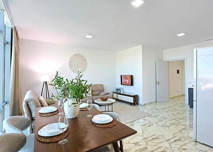 The Art Tower- 1br, Balcony View, Office,pc Durrës