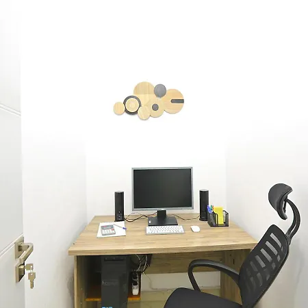 アパート The Art Tower- 1br, Balcony View, Office,pc ドゥラス