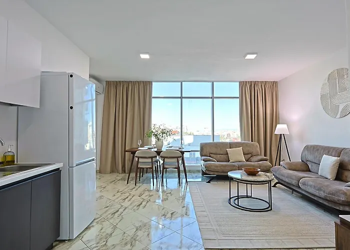 The Art Tower- 1br, Balcony View, Office,pc